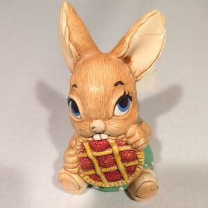 'Picnic Midge' Pendelfin Charming Rabbit Figurine with Red  Pie